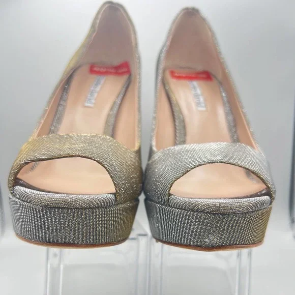 Charles David Vacci Silver Pumps sz 6 1/2 - Picture 7 of 10